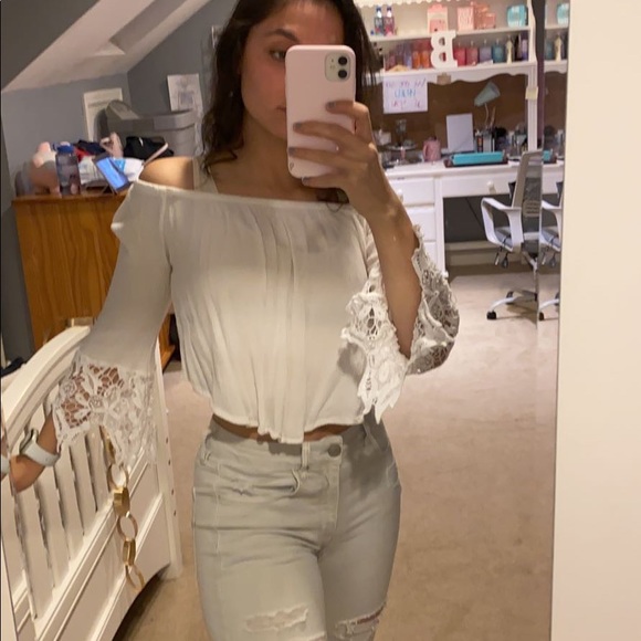 Off the shoulder flowy shirt - Picture 2 of 2